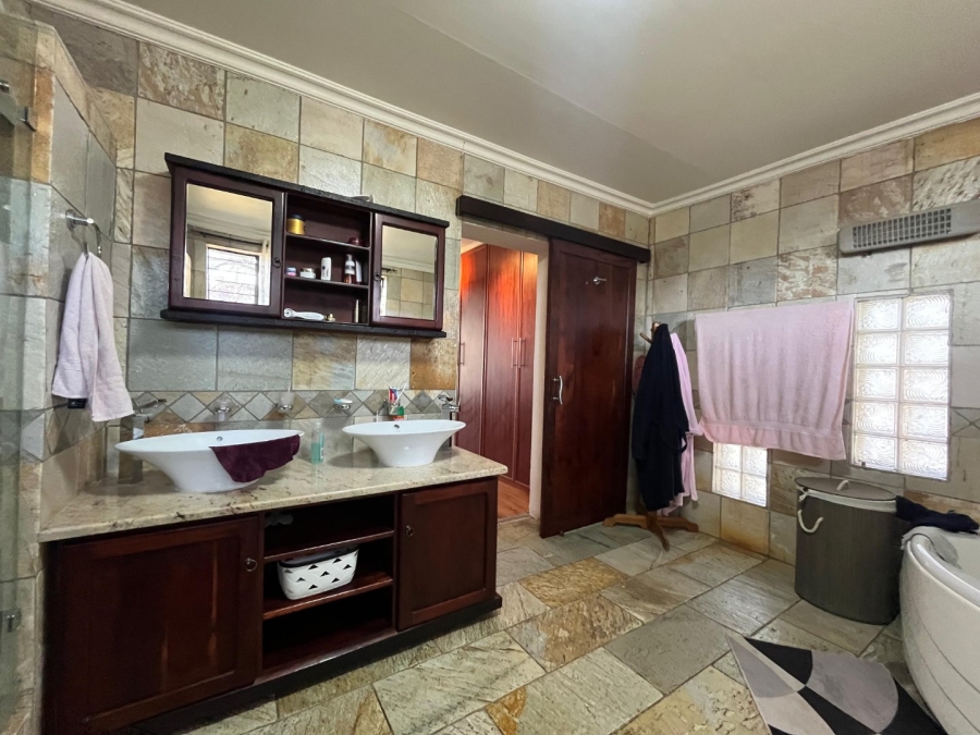 4 Bedroom Property for Sale in Lindequesdrif North West